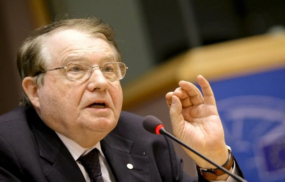 LUC MONTAGNIER: “Ο ΕΜΒΟΛΙΑΣΜΟΣ ΠΡΟΚΑΛΕΙ ΤΙΣ ΠΑΡΑΛΛΑΓΕΣ ΤΟΥ ΙΟΥ! Ο ΜΑΖΙΚΟΣ ΕΜΒΟΛΙΑΣΜΟΣ ΕΙΝΑΙ ΤΕΡΑΣΤΙΟ ΑΝΕΞΗΓΗΤΟ ΕΠΙΣΤΗΜΟΝΙΚΟ ΛΑΘΟΣ – ΕΥΝΟΗΣΕ ΤΗΝ ΜΟΛΥΝΣΗ. ΤΟ ΠΙΣΤΟΠΟΙΗΤΙΚΟ ΕΜΒΟΛΙΑΣΜΟΥ ΕΙΝΑΙ ΟΝΕΙΔΟΣ, ΣΚΑΝΔΑΛΩΔΕΣ! AΡΝΟΥΜΑΙ ΝΑ ΕΜΒΟΛΙΑΣΤΩ.